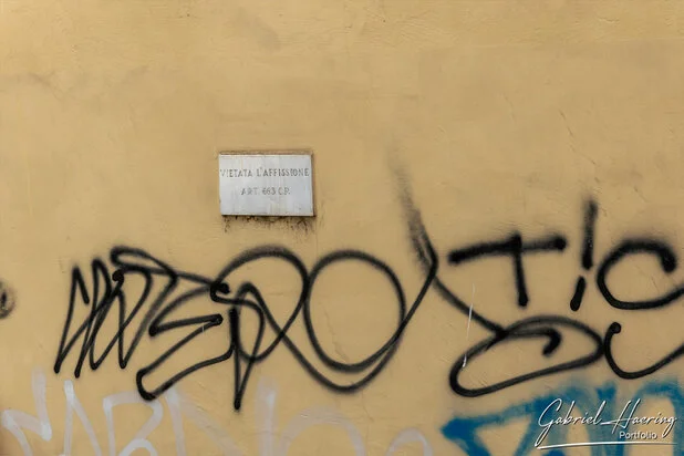 No poster on the wall, but graffiti possible on a yellow wall in Rome
